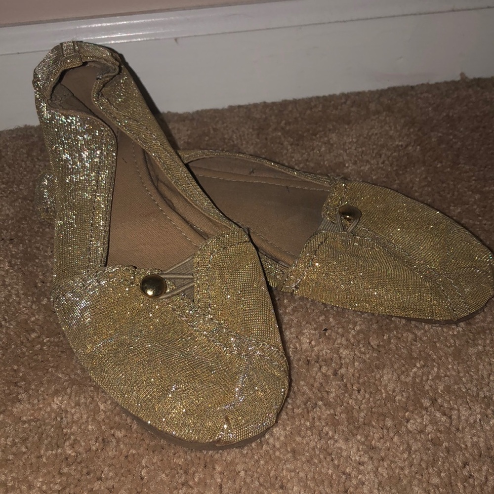 Gold sparkled flats